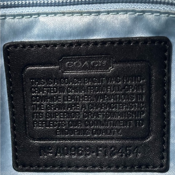 Coach leather shoulder bag. - Picture 4 of 16